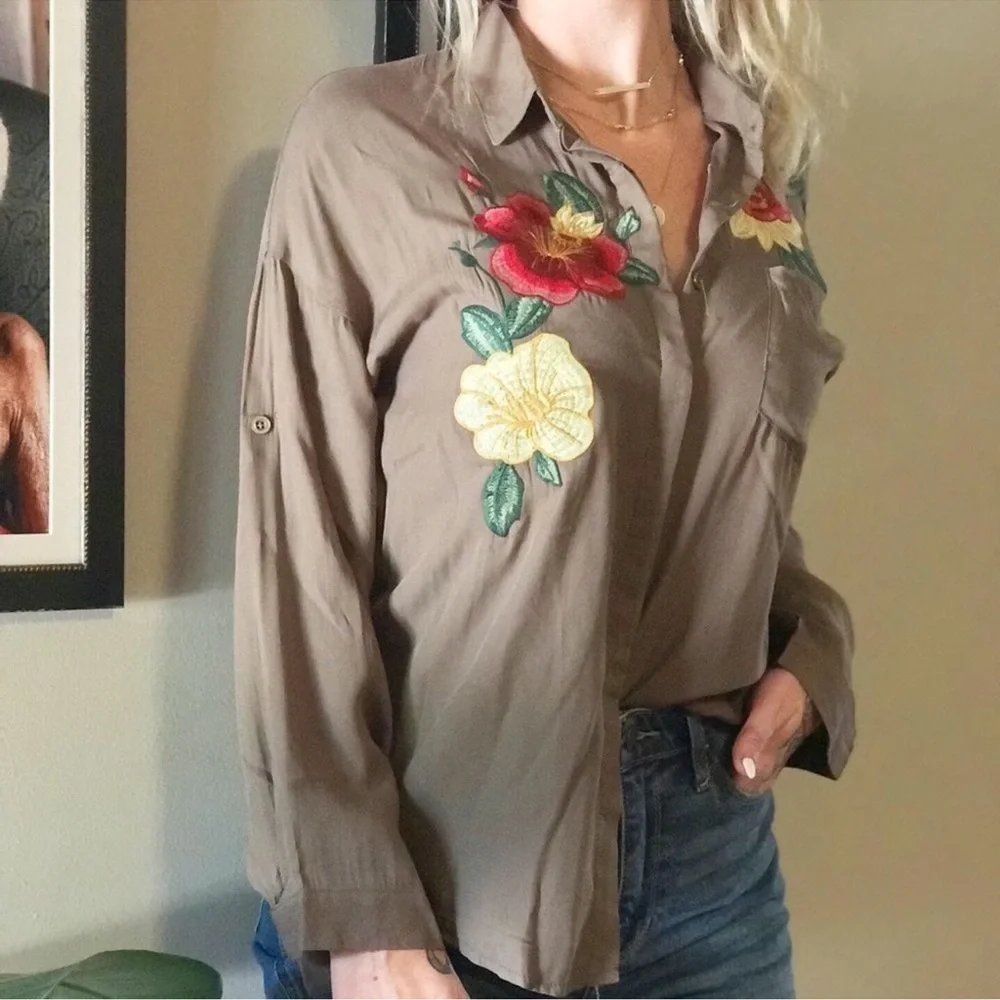 Floral patch button down - Picture 3 of 3